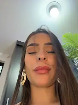 Stripchat Free Porn Cam of Mau_White