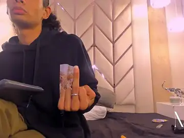 Max_Ari from stripchat