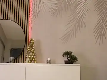 Stripchat Sex Cam of HottieLillyXXX