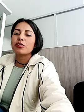 Stripchat Live Sex Cam of _andrea30