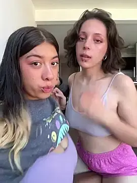 Stripchat Live Sex Cam of Enyeld_ruru