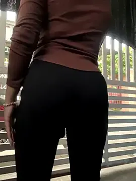 BigAssBee from stripchat