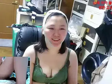 Stripchat Adult Webcam of rami0428