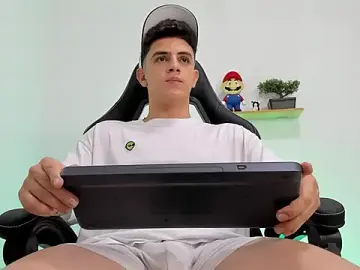 Stripchat Sex Cam of Mikecooper