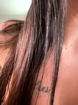 Emmily_19 from stripchat