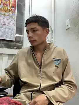 Stripchat Free Porn Cam of santiObrero