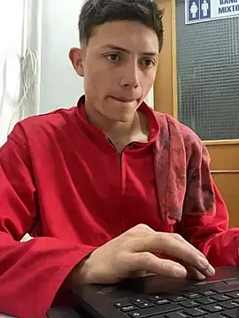 Stripchat Free Porn Cam of santiObrero