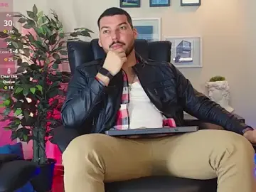 Stripchat Watch Live Sex Cams of HenryBenso