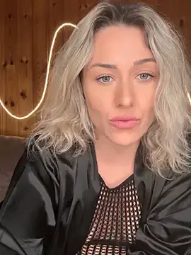 Stripchat Adult Webcams of petrouchkaaa_