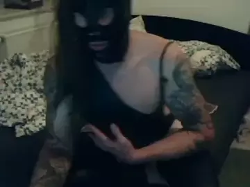 Stripchat Free Porn Cam of LeonieMTL