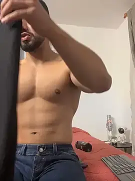 Ezzio_Scolaro from stripchat