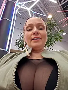 Stripchat Live Sex Cam of Bondgirl_013