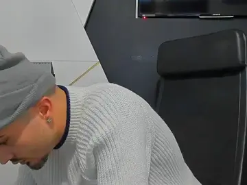 Stripchat Free Porn Cam of BrandonTate