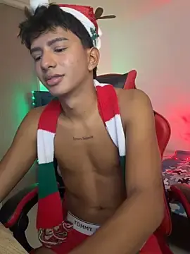 Stripchat Sex Cam of Leonarrrd_01