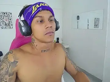 Stripchat Free Porn Cam of Leonard_Price