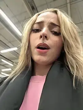 Stripchat Free Porn Cam of LoraaDoll