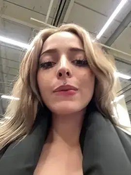 Stripchat Live Sex of LoraaDoll