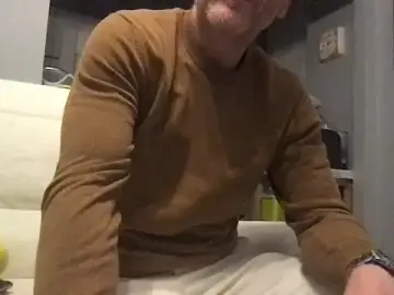 Stripchat Nude Webcam of Axl_hot