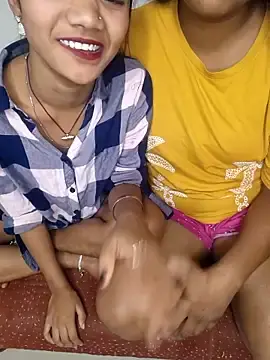 Stripchat Private Sex Chat of Unique_MomandDaughterrs