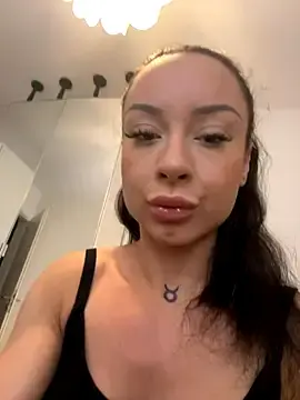 Stripchat Live Sex Cam of cara_mella