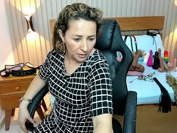 Stripchat Sex Cam of luciana_ballesteros_