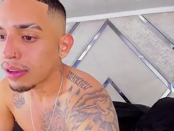 Stripchat Sex Cam of Damian09_