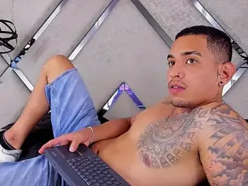 Stripchat Sex Cam of Damian09_