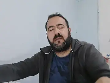 Stripchat Live Sex Cam of big_snakee