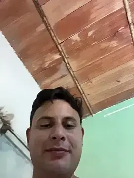 Stripchat Free Porn Cam of Milanyvero_