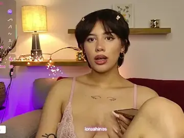 Stripchat Watch Live Sex Cams of LoraShines