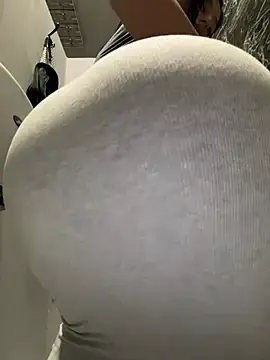 Stripchat Sex Cam of -MiaSweet-