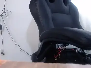 Stripchat Live Sex Cam of scarlet-foox