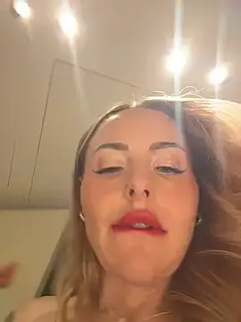 Stripchat Nude Webcam of EmaSalis