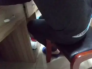 Stripchat Live Sex Cam of huzi518