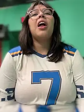 Stripchat Sex Cam of miacanela_xo