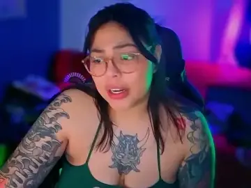 Stripchat Sex Cam of miacanela_xo