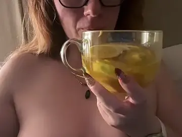 Stripchat Sex Cam of redheadrosie69