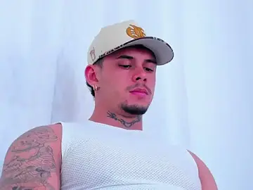 Stripchat Adult Webcam of NoahhBrown