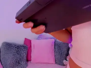 Stripchat Free Porn Cam of Brisa_blue