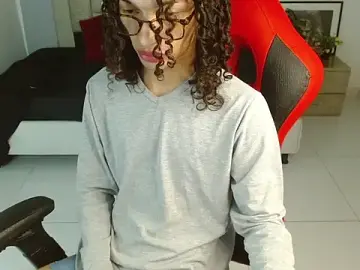 Stripchat Live Sex of Axel_fox77