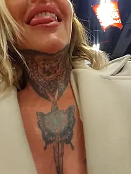 Stripchat Free Porn Cam of TravelMommyBlair