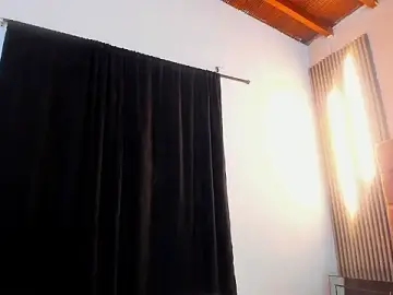 Stripchat Nude Webcam of Amellia_brown2