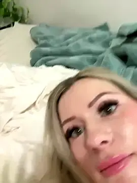 Stripchat Free Porn Cam of LoveShae_