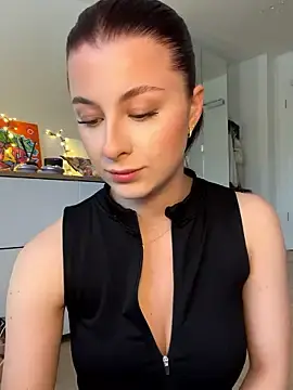 Stripchat Best Webcam of Mia-Minou