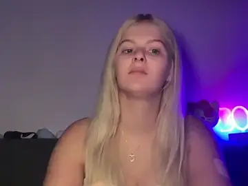 Stripchat Sex Cam of Allylove03