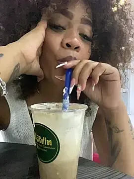 Stripchat Adult Webcam of riri_brunnete