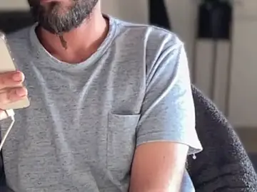 Stripchat Live Sex Cam of MakeMeAwareAah