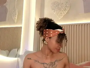 Stripchat Sex Cam of daiana_curly