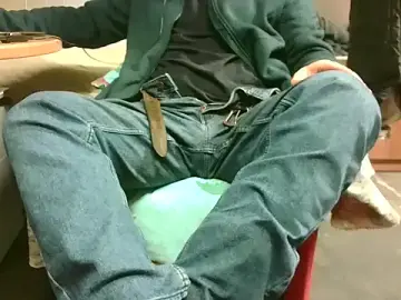 Stripchat Sex Cam of Giulio35_Pika