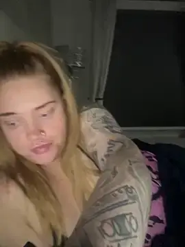 Stripchat Free Live Porn of CurvyGirlMyla